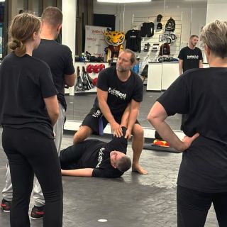 Dübendorf News, Karate, Krav Maga, Selbstverteidigung, Aroha, Fitness, Disziplin, Respekt, Lebensschule, Verteidigung, Kämpfen, Dübendorf Karate, Kinder Karate, Kindergarten Kinder, Jugendliche, Erwachsenen Karate, Lebensschule, Lifeskills, Kampfsport, Karate Training, Selbstverteidigung, Krav Maga, Zürich, Dübendorf, Fällanden, Uster, Wallisellen, Dietlikon, Selbstschutz, Karate, Kung Fu, Judo, Erwachsenen Selbstverteidigung, 8600, 8001, 8117, 8606, Volketswil, Kampfkunst, Kampfsport, 8304, 8605, Krav Maga 360, Bruce Lee, Chuck Norris, Mobbing, Stop Mobbing, Kindergeburtstag, Kampfkunst Party, Aroha, Fitness, QiGong, Qi-Gong, Taichi, Arnis, MMA, JuJitsu, Brasilien JuJitsu, Ferien Camps, Shitoryu, Shukokai, Shitokai, Gojuryu, Shotokan, Wadoryu, Kyusho, Kyusho Jitsu, Dillman, Paul Bowman, Pressure Points, Basel, Solothurn, Bern, Schweiz, Switzerland, Wild Goose Qigong, Dayan, Mixed Martial Arts, Probestunde, Trial Lesson
